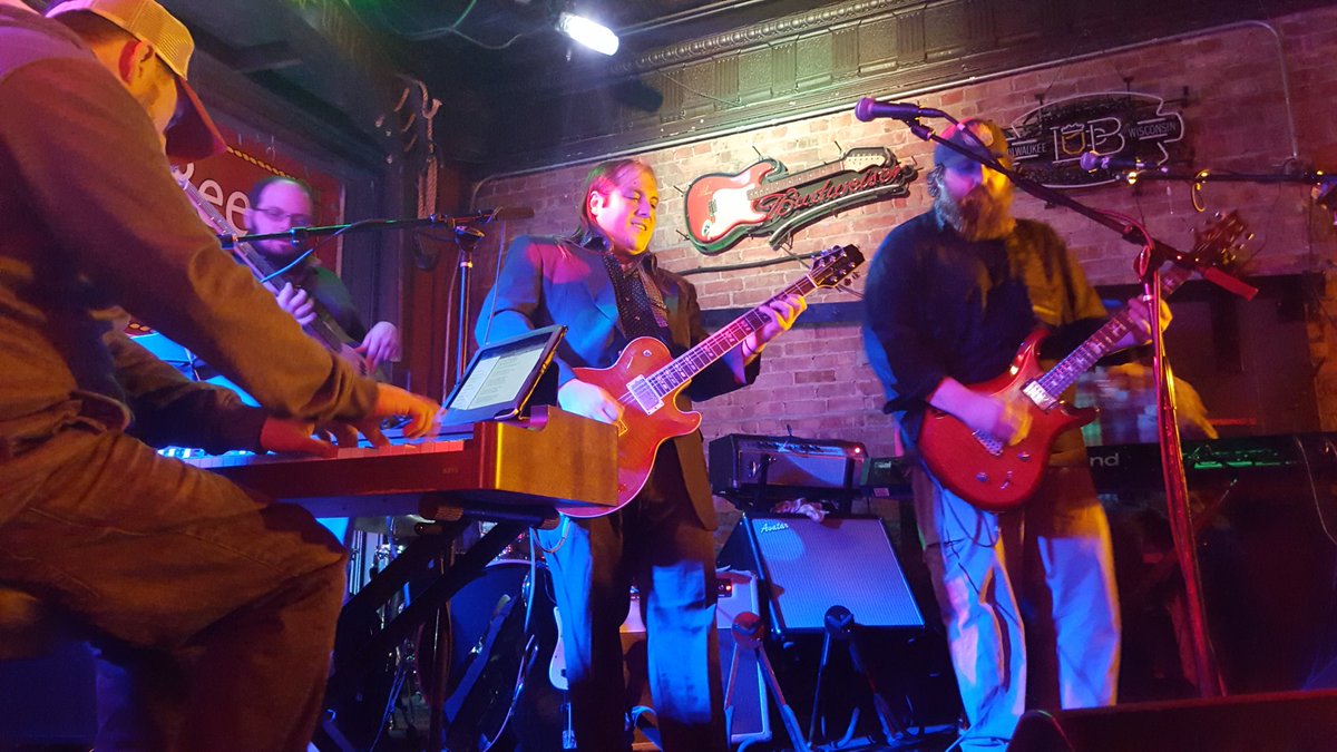 booyouole's tweet photo. And we're off! @Showboat_Saloon @lakefront #shapeimin https://t.co/TBzOgYujvl