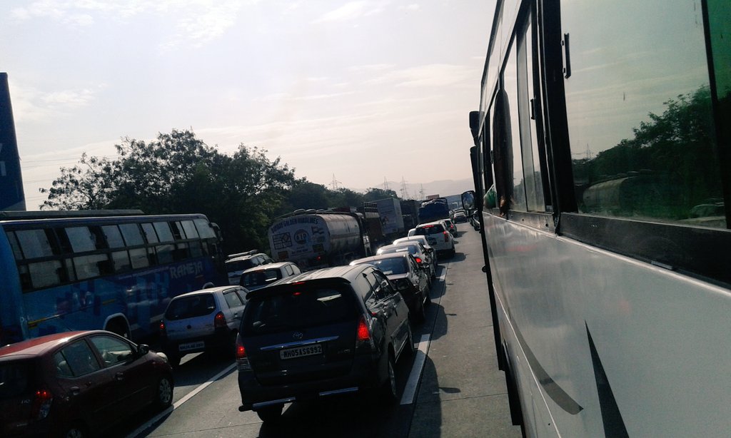 Traffic 😣😣😣

SALMAN 😍😍
#BiggBoss9 #MumbaiPuneHighway