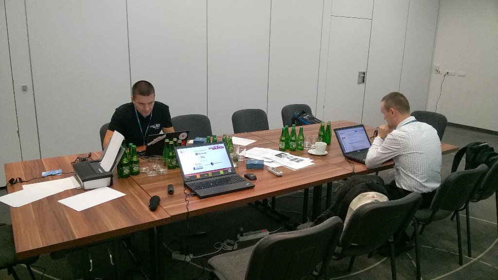 SadowskiMichal's tweet image. Ostatnie przygotowywania do sesji @tomasz_libera oraz @NowinskiK Trzymamy kciuki :) #plssug #sqldaylite #sqlday_pl