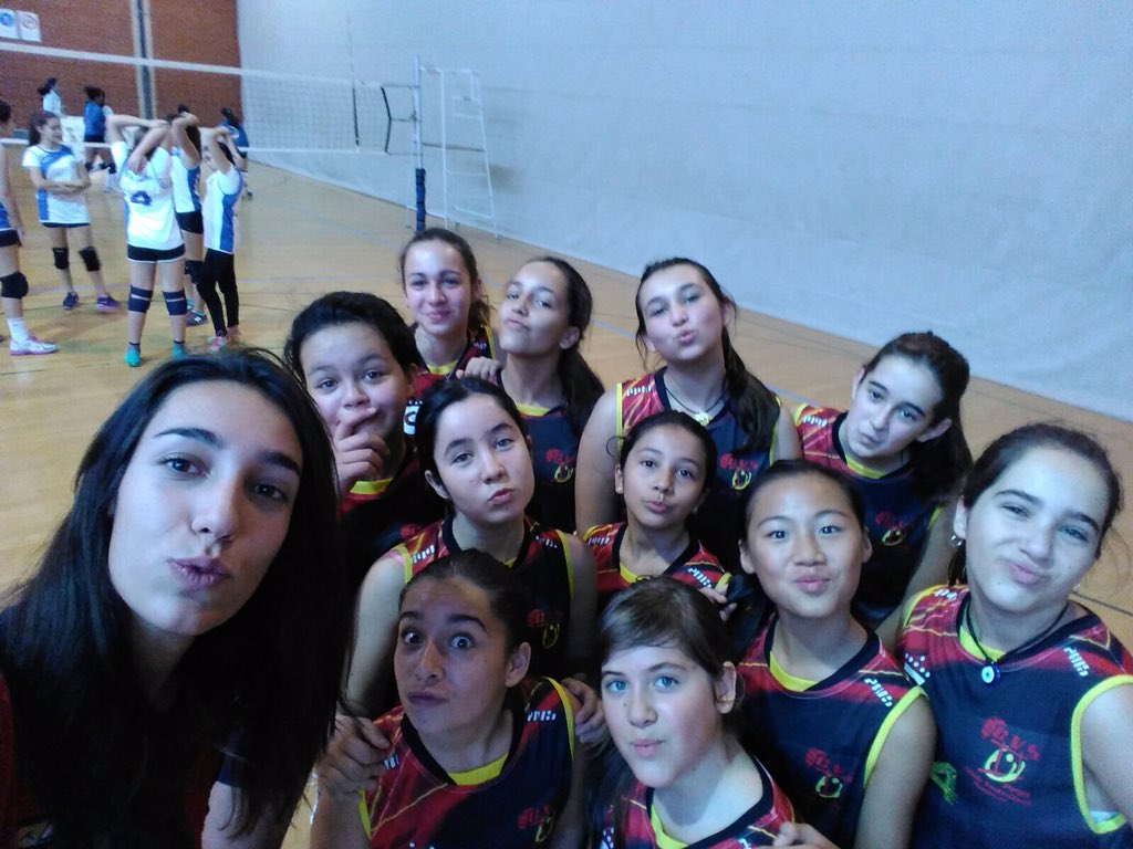 voleysanse's tweet photo. Comenzamos el sábado con victoria del #infCcvs de @Diana_R09 OLÉ ESAS PEQUES!!! #25CVS #VamosSanse https://t.co/fWBr69uwdt