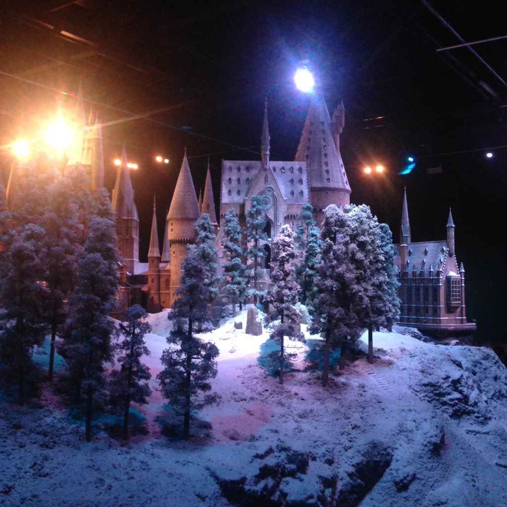 Wintery Hogwarts Castle ❄️🎄 #harrypotterstudiotour