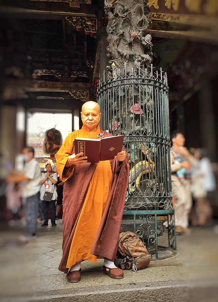 ReiskrantRon's tweet photo. Net geschoten in de Longshan Tempel hartje Taipei! #reizen #reiskrant https://t.co/ByZB9PWjZv