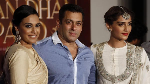 sonam_kappor's tweet photo. Love all the members of #PRDPWithFamily allot https://t.co/e6qnBOTZmz