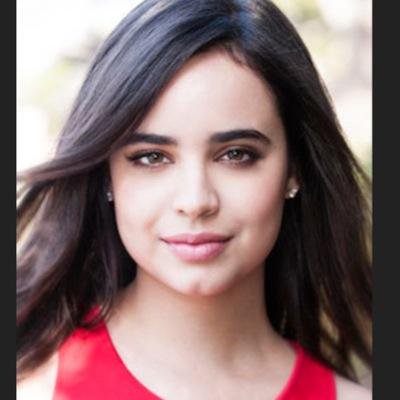 AnaGomez005's tweet photo. La sonrisa es mía, pero el motivo eres tú💕 @SofiaCarson https://t.co/ZgLppfqjT8