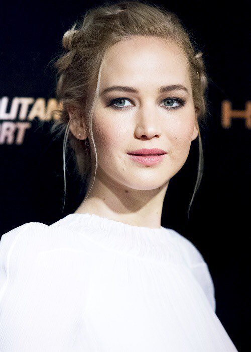 Instaweird's tweet photo. Jennifer Lawrence 👌🏻 😍 https://t.co/eD35N7F8Dq