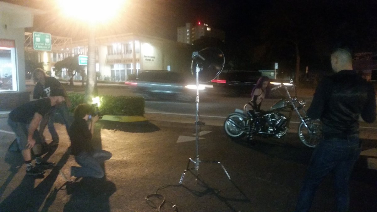 Kendrajames13's tweet photo. If you were in FL driving down sunrise near us1 tonight this is what you would've seen. @Valvampyre #fetish #latex https://t.co/nfPKoO7mHO