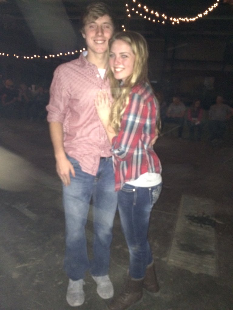 nicoleannhaun's tweet photo. tonight was fun ☺️ #barnwarming https://t.co/tegmjzKScO