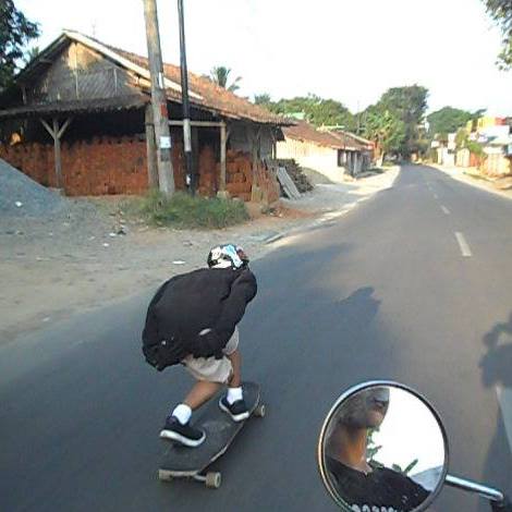 Tesar999's tweet photo. Pandeglang Berbahaya ... #LandyatchzLongboard #Hawgs #Sur_frodz #Longboardslide #Longboardfun #longboardlif #Downhil https://t.co/WhZF5gUbBD