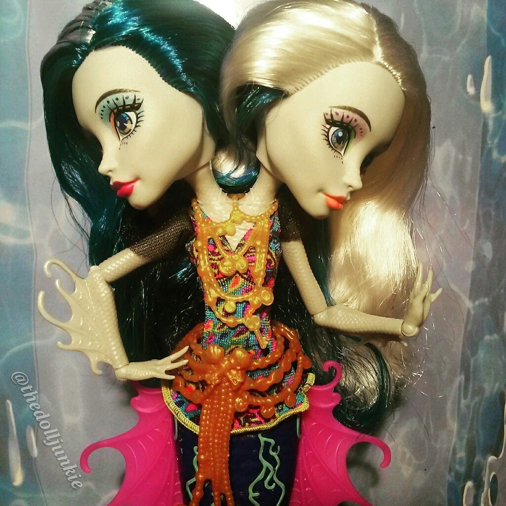 TheDollJunkie's tweet photo. I am absolutely in love with @MonsterHigh ' s new ghouls Peri &amp; Pearl!  Two heads are so much better than one 💕 😉 https://t.co/wNPvhJkJkz