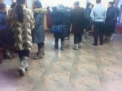 Монголчуудын бараг 3 хүний 2 нь годон гуталтай, Приус машинтай болсон... гэж үнэн байх шүү... хаха