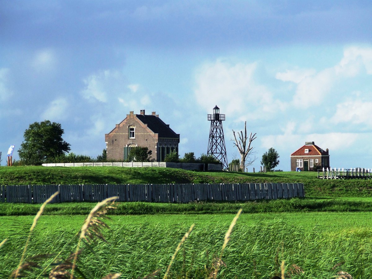 SchoklandUNESCO's tweet photo. Waarom @SchoklandUNESCO in 1995 als eerste in Nederland de status #Werelderfgoed kreeg: https://t.co/eGN1jc7ZmL https://t.co/Ftv5sxBBF9