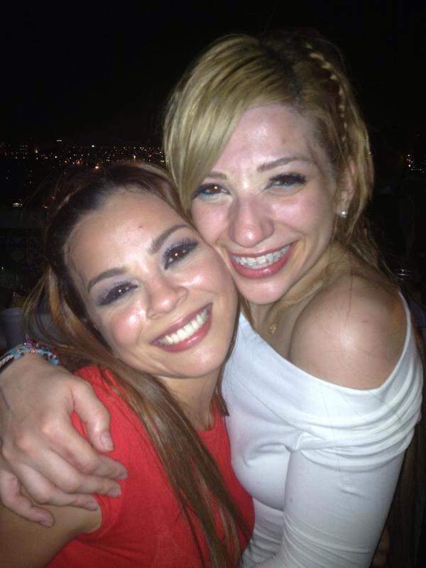 SaraiPalomo's tweet photo. #Armin💙💛👭😁😘👏#Jazby💙❤👭😁😘👏#Wermin💙💗👭 https://t.co/loFjm9aFFh