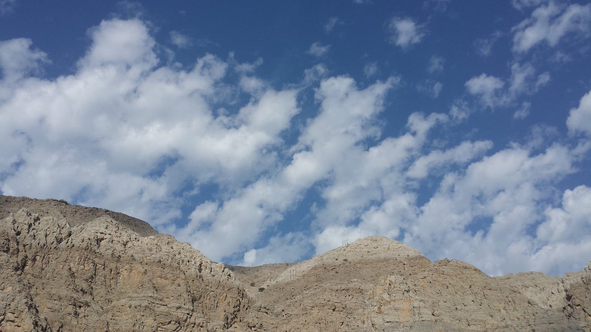 #ظهور السحب الطبقية في سماء ولاية خصب

<a href="/7albrashdi/">حامد البراشدي</a> 
<a href="/sadialsaadi/">Salim Al-saadi</a> 
@k_k_jahwari "
