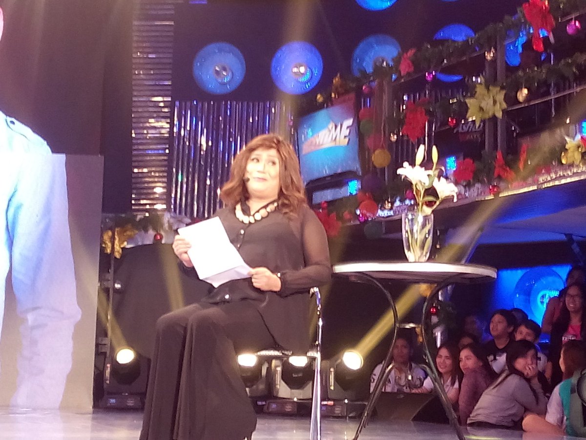 itsShowtimeNa's tweet photo. Ano ang sagot nyo sa tanong ni Ms. Charing Santos-Conyo para sa MKK, A, B or C? #ShowtimeULtimateKiLig https://t.co/YgK0GdpMyH