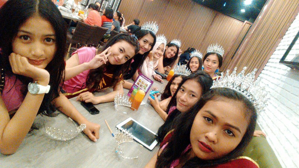 Hiiii... Kita semua mau lunch. <a href="/Sophie_Paris/">Sophie Paris</a> #MissSophie2015