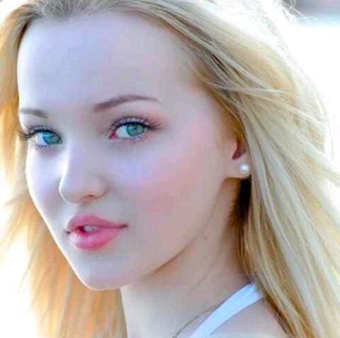 AnaGomez005's tweet photo. Tu sonrisa es la q ilumina mi alma tu llanto es la tormenta que destryue mi corazon @DoveCameron https://t.co/mwNhXzX9wA