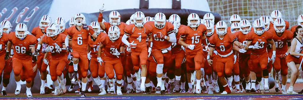 quinn8lewis's tweet photo. I love the seniors so much can't imagine doing anything to do with football without you guys! Gonna miss you guys ❤️ https://t.co/zL3iFAPJFx