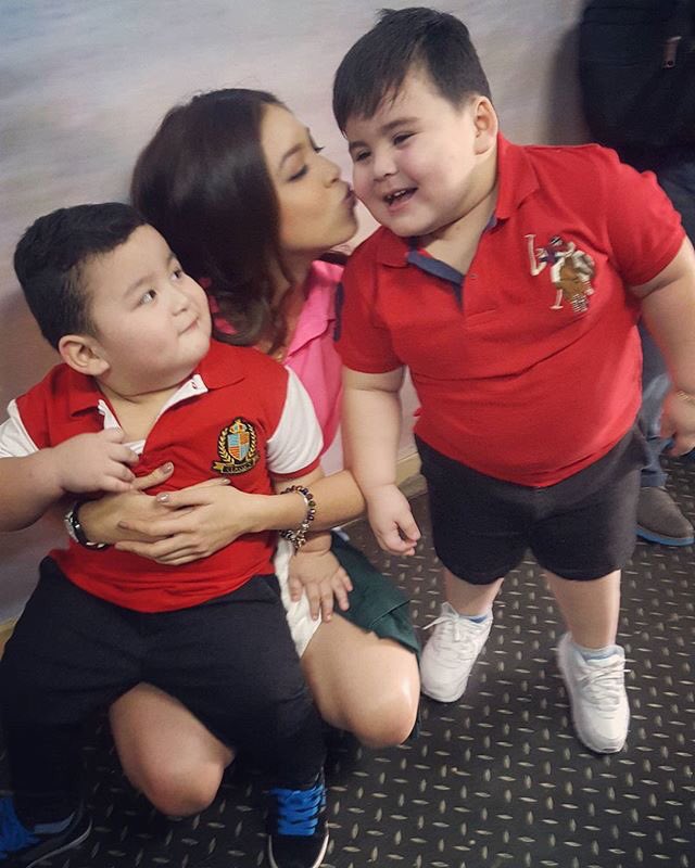 MaineAlden16's tweet photo. IG © @BaebyBaste 
Baste &amp; Samsam with Ate Maine @mainedcm 
WerIzAldrin? Hihi! @aldenrichards02 
#ALDUBSumptuousLunch https://t.co/2Zta6AihTn