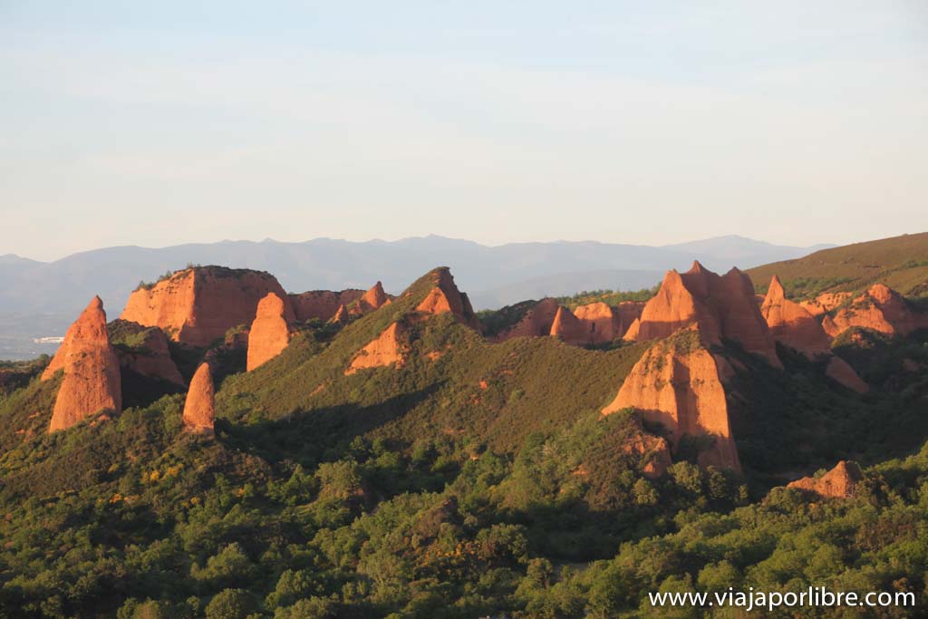 Viajaporlibre's tweet photo. Las Médulas, uno de los sitios más impactantes de España https://t.co/0D7qW1xpGE @spain #Turismo @CylTurismo https://t.co/Wh48DV7F6o