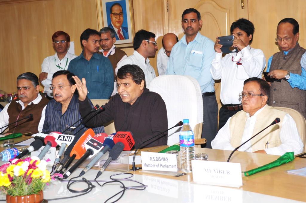 RailMinIndia's tweet photo. MR @sureshpprabhu Flags Off First Passenger Carrying Train Between Silchar – Guwahati https://t.co/S7H2HLDaEL