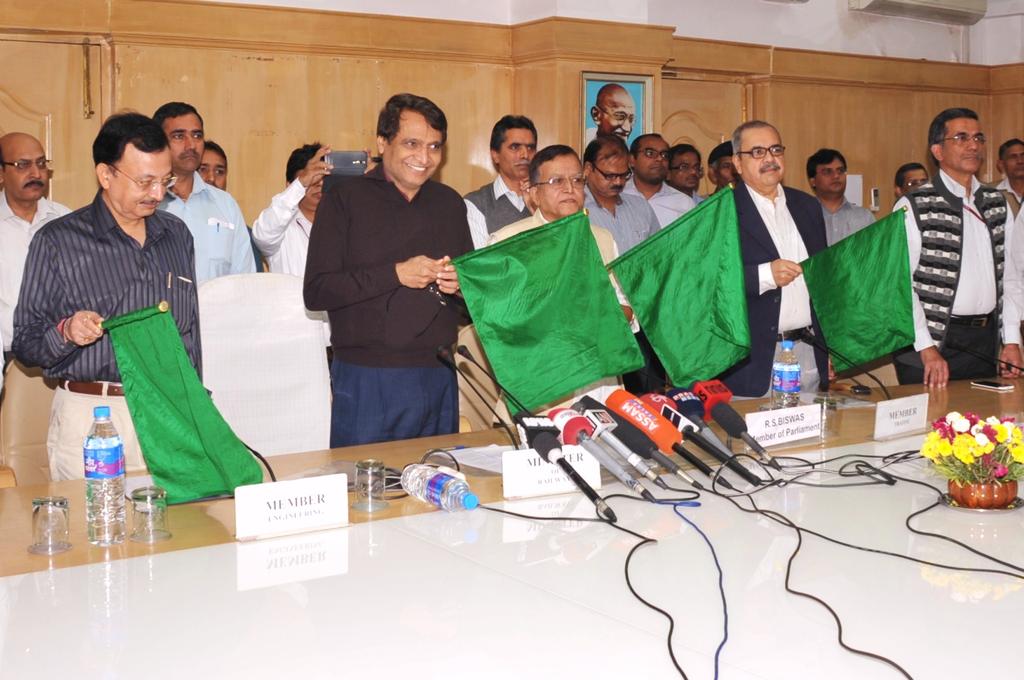 RailMinIndia's tweet photo. MR @sureshpprabhu Flags Off First Passenger Carrying Train Between Silchar – Guwahati https://t.co/S7H2HLDaEL