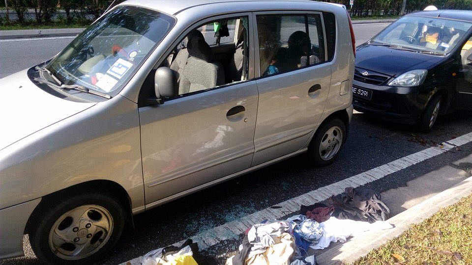 K17KICAP's tweet photo. Please be more considerate, yang ada sticker pon xdpt parking dalam kot. At least parking pelawat tu bagilah https://t.co/staux2qPA0