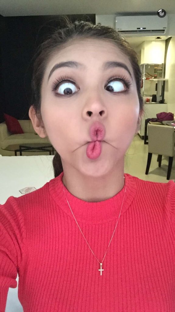 MaineAlden16's tweet photo. Kahit anong wacky mo pa haha!Maganda ka pa din @aldenrichards02 @mainedcm
SnapChat©divinaursula
#ALDUBSumptuousLunch https://t.co/kgx7MzDNaF