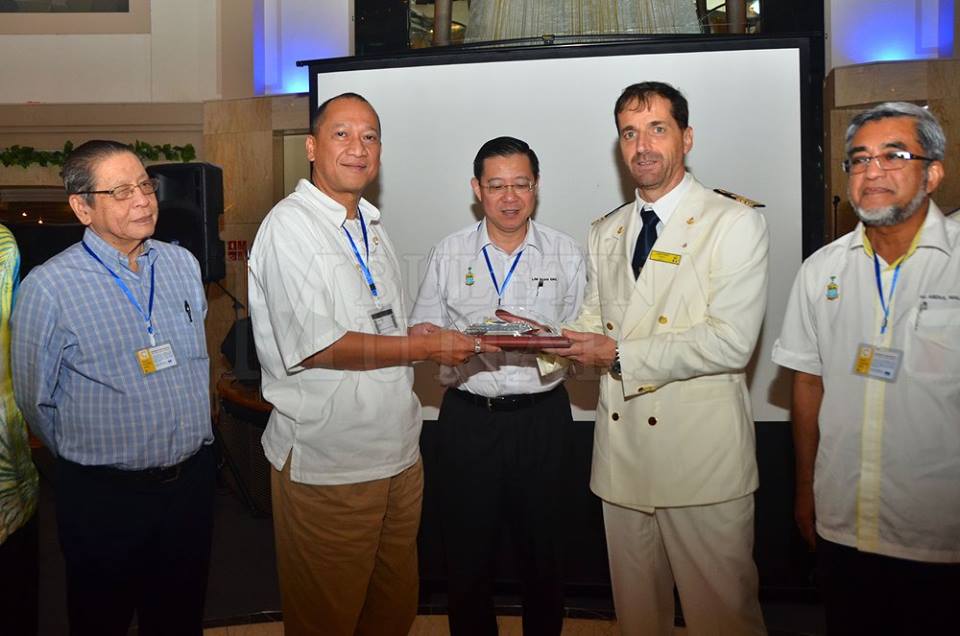 guanenglim's tweet photo. [admin] Halal M'sia Award Ceremony for Pizzeria La Tavernetta Restaurant https://t.co/7mqXC9jCCx https://t.co/J7Ej69YmrU