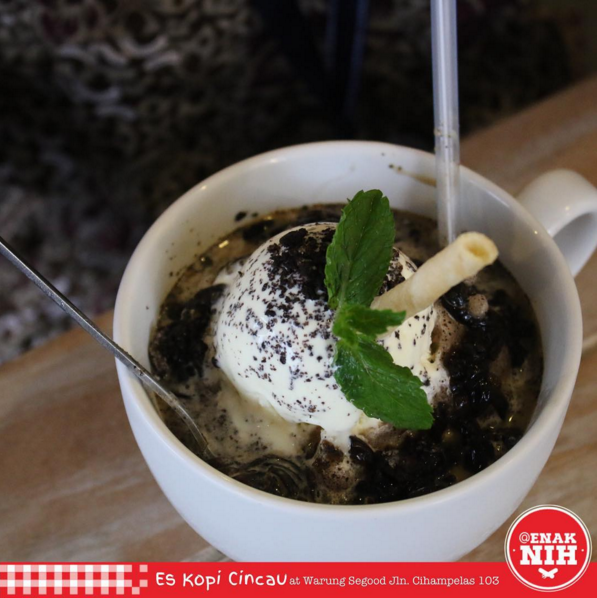 Es Kopi Cincau WARUNK SEGOOD. Coffee bean diblend dgn cincau, ice cream vanilla &amp; roll biskuit. Jl. Cihampelas 103