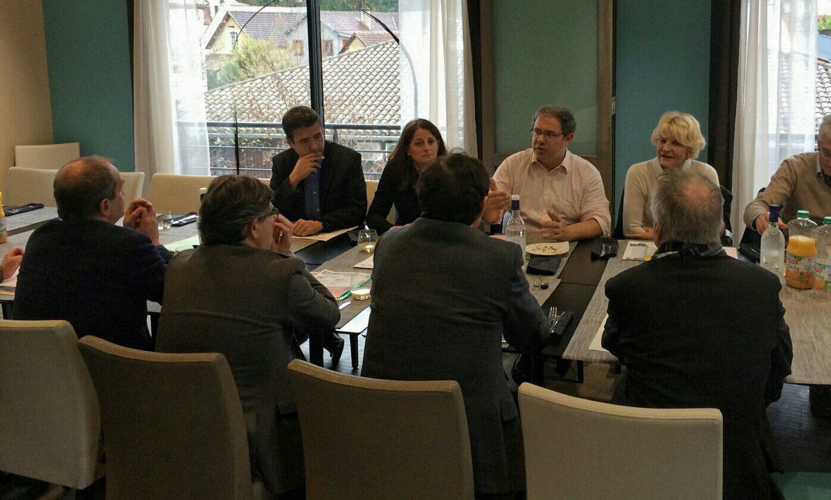 Ce matin réunion avec des chefs d'entreprises à Sarlat.<a href="/JPeyrat/">Jérôme Peyrat</a> <a href="/FONTALIRAN/">Fontalirand florian</a> <a href="/JosieBayle/">Josie bayle</a> @AvecCalmels24