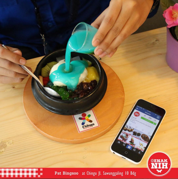 Shaved ice dessert with red beans, fruit and ice cream.
IDR 28,900 di Chingu Korean Fan Cafe. Nyumm~