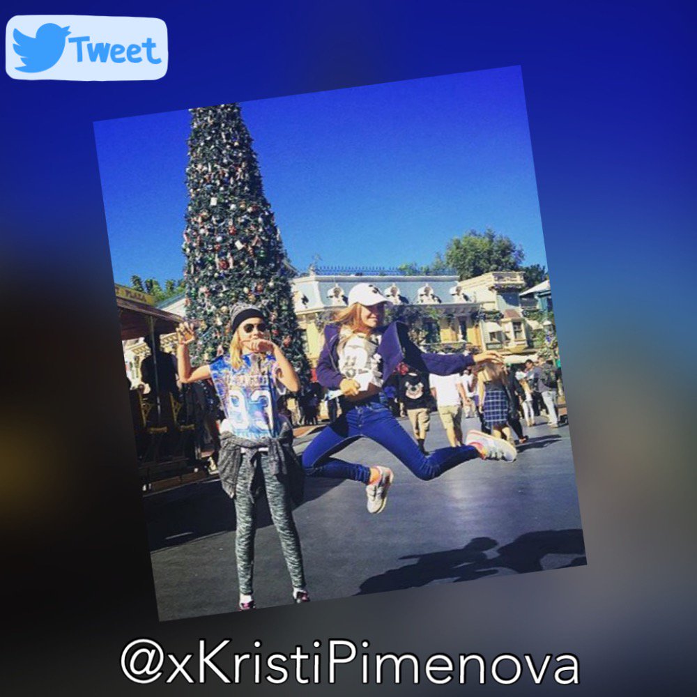 xKristiPimenova's tweet photo. #KristinaPimenova #BestFriends #DisneyLand ❤️ https://t.co/Lu2972FjHC