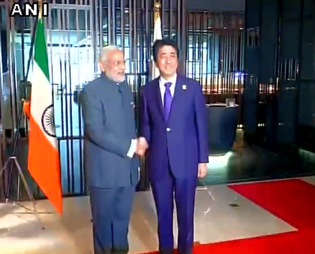 timesofindia's tweet photo. Indian flag upside down at Modi-Abe meet
(Photo via Twitter/ANI)
https://t.co/yx1kchXCtO https://t.co/MKvEvd4xqW