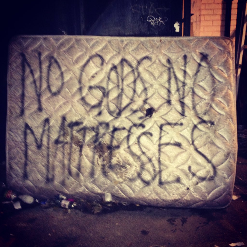 HammerCityRex's tweet image. Late night alley update: Sandpile's gone, the flipside of the #nothingreallymattress got tagged. #nogodsnomattresses