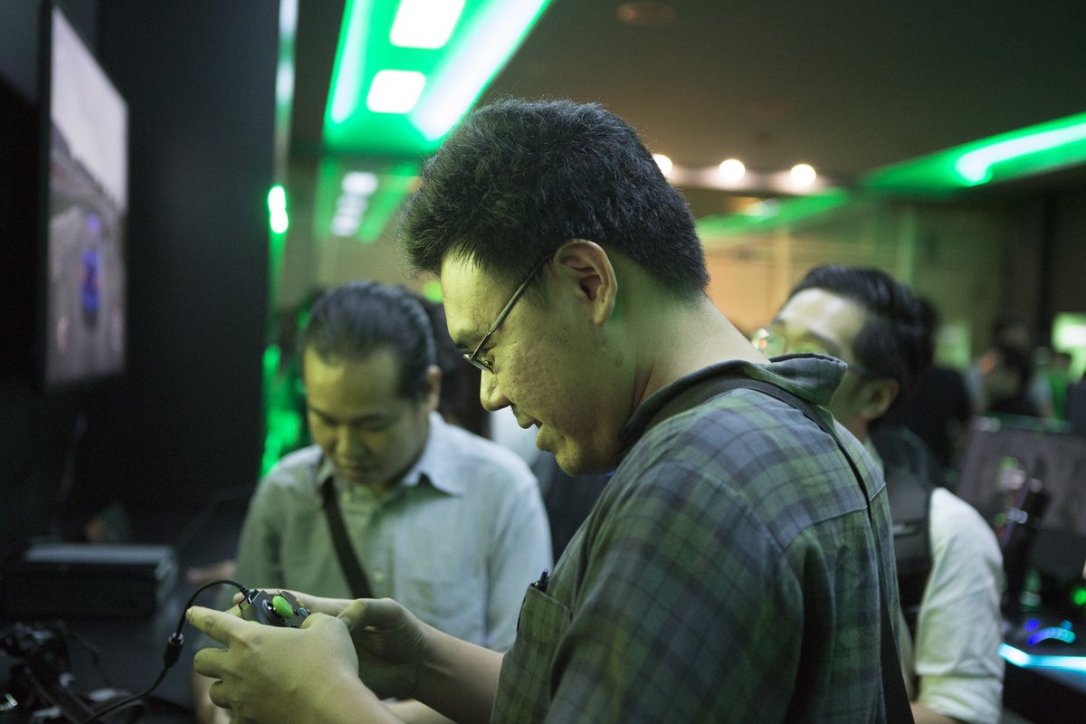 Razer's tweet photo. Awesome day to open a store. If you're in Thailand, swing by our new #RazerStoreTH Bangkok! https://t.co/VwgpzaBAft