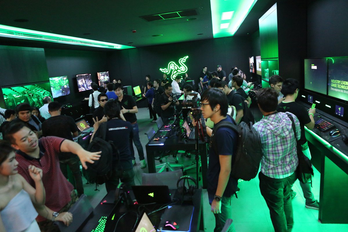 Razer's tweet photo. Awesome day to open a store. If you're in Thailand, swing by our new #RazerStoreTH Bangkok! https://t.co/VwgpzaBAft