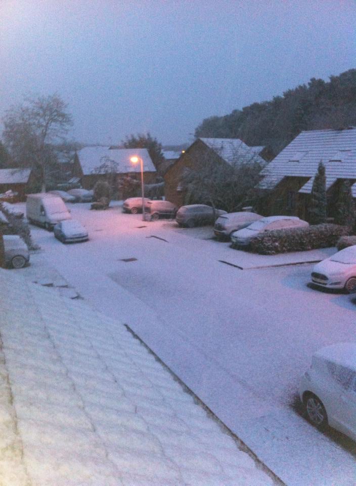 mrchrishubbard's tweet photo. Just some of the snowy pictures from @bobfmuk listeners this morning! Keep me updated if you spot any problems. https://t.co/LoWbMO78iI