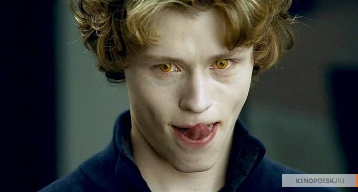 Когда любимый герой в сериале/фильме начал раздеваться.