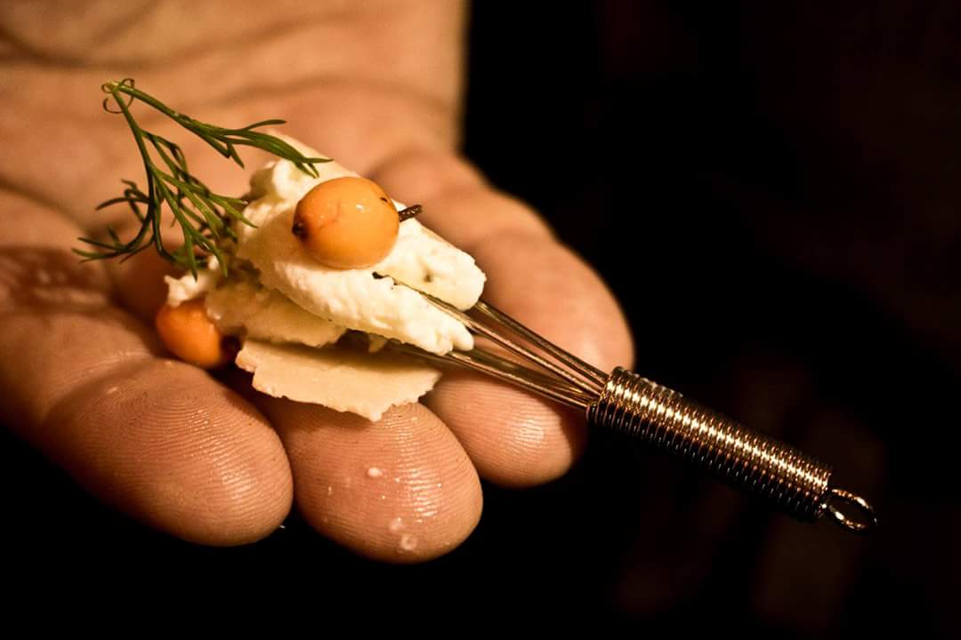 EdSchellekens's tweet image. Kwark vanille duindoornbes fondant/witte chocolade en dille