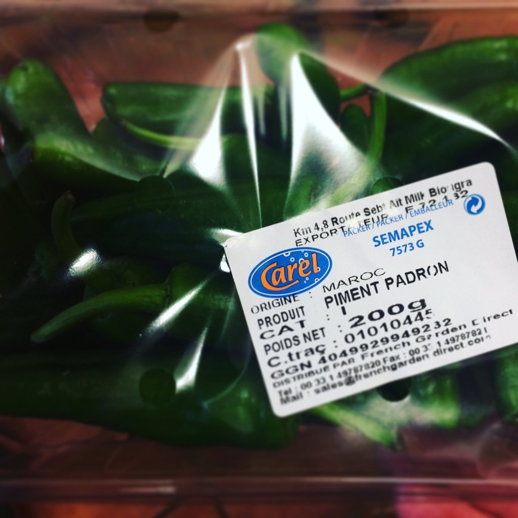 Food4lovers's tweet photo. Padrons!
Cooked in Olive oil &amp; Garlic, crack of pepper , scattering sea salt.
#SomeAreHot🔥 #SomeAreNot 
#LoveFood https://t.co/SZAOsgZdM9