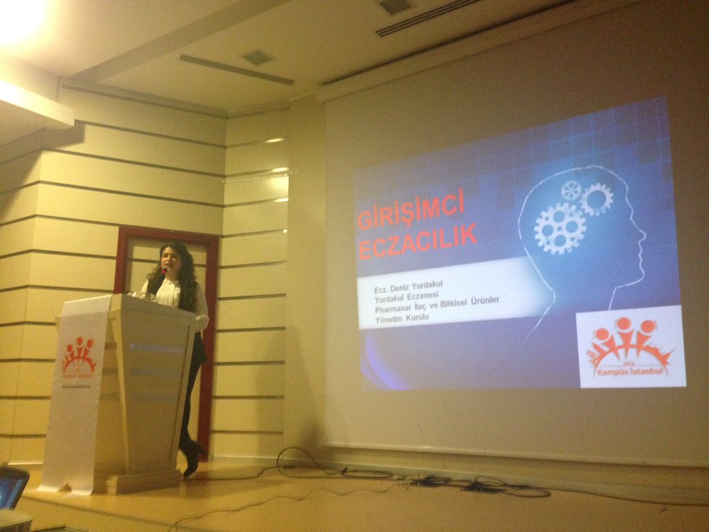Deniz Yurdakul ile "Girişimci Eczacılık" sunumu.