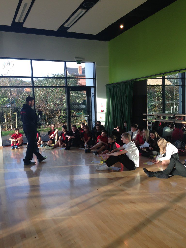 Educating Team GMS students on injury prevention as part of @SkySportsLFS project. Thank you <a href="/RevolutionSIC/">Revolution</a>
