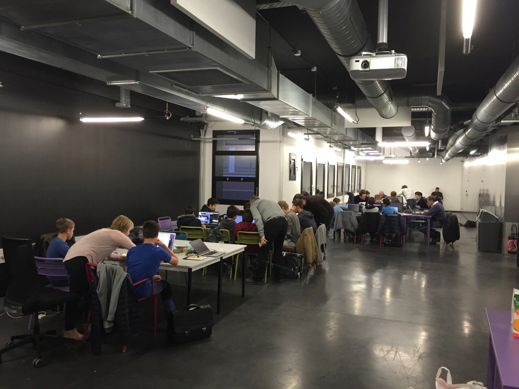 JibiWi75's tweet image. @CoderDojoParis apm studieuse a #Ecole42 avec les enfants #codage #html #scratch
