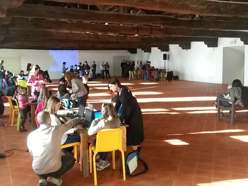 on_my_bones's tweet image. @DigitalChampITA alla #reggiadivenaria #coderdojoto2 #coderdojo @CoderDojoTo2 con piccoli programmatori