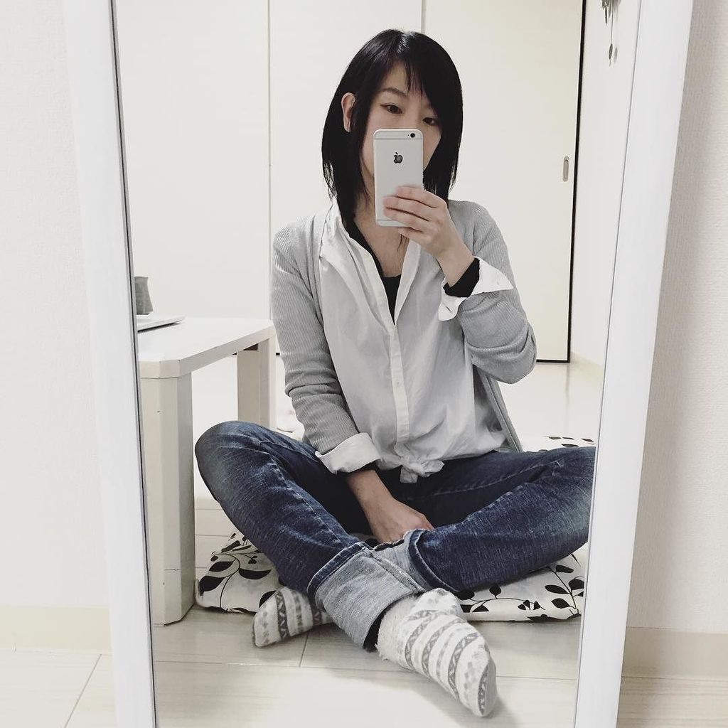 エリサ ミニマリスト 実は今日 誰にも気づかれなかったけど三つ編みおさげだったんだ ウルフカットのおさげ Fashion コーデ シルバーロングカーディガン Wb 白シャツ Emae 黒 T Co Yckqcxoomq T Co Xl6qejixxx Twitter