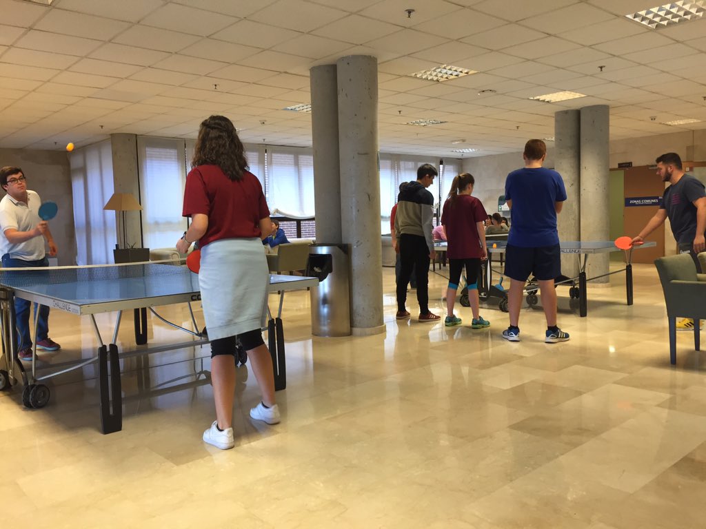 UFVColegioMayor's tweet photo. Primer Torneo Oficial de Ping-pong en la historia del #CMFV. Qué nervios! #EncuentroCM https://t.co/L1Kb4yEub0