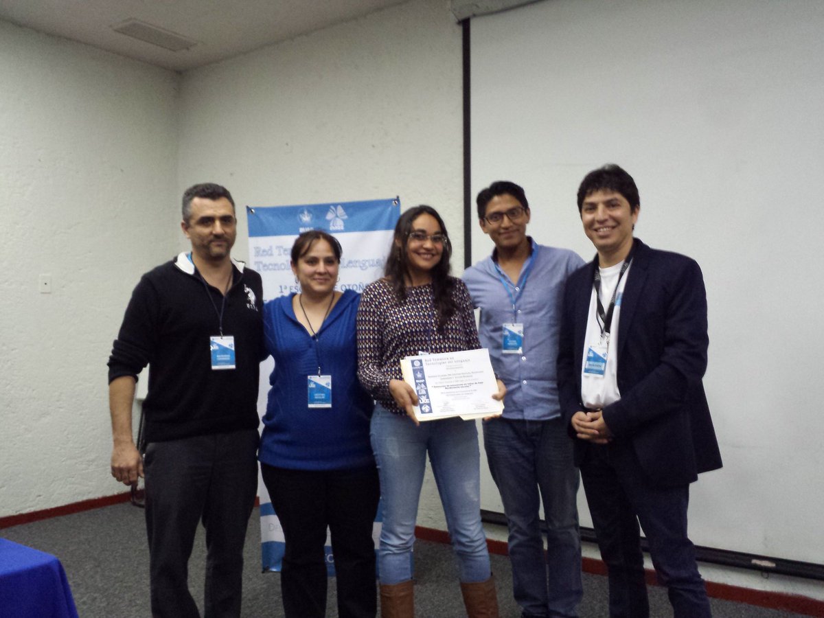 RedTTL's tweet photo. Entrega de reconocimientos a mejores proyectos de estudiantes durante la clausura de la escuela de otoño @RedTTL https://t.co/MCFeQs2Imy
