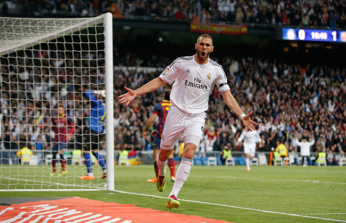 RealGomezRM's tweet photo. Benzema suma 7 goles anotados al Barcelona en 20 partidos. Los azulgranas es una de sus víctimas favoritas. https://t.co/stqbJPnRcV