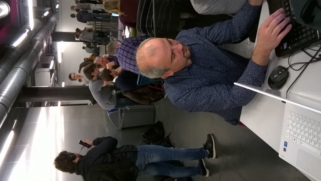 zeecrowdfr's tweet image. Le CEO de #zeecrowd anime l'atelier application #mobile en Qt/Qml/javascript au @CoderDojoParis à l'#ecole42 
#qtdev