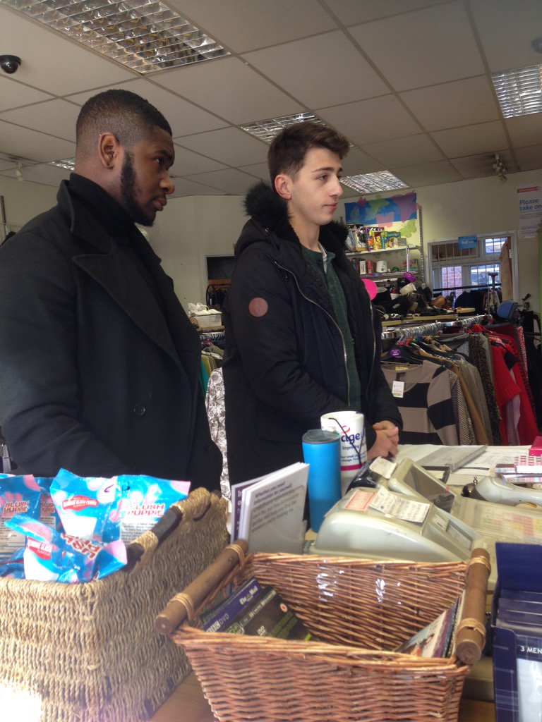 FishOnToast's tweet photo. Team fortitudo on their negotiation task! #studentapprentice https://t.co/pW12E5MiVK